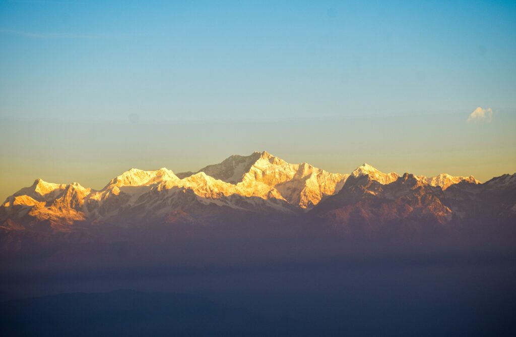 Tiger Hill :  famous places to visit in darjeeling